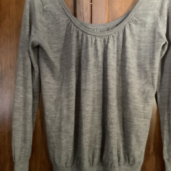 Club Monaco 100 % fine wool sweater - Picture 4 of 8